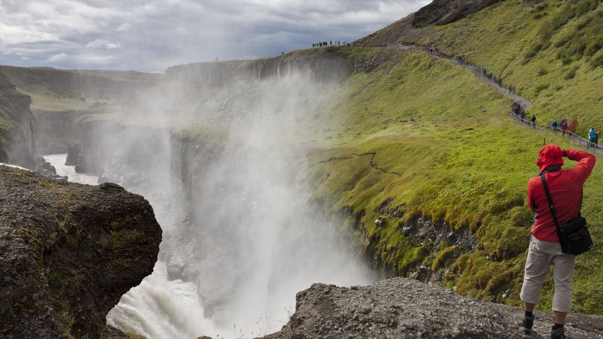 Island zažívá zájem turistů, místním to však přináší i problémy